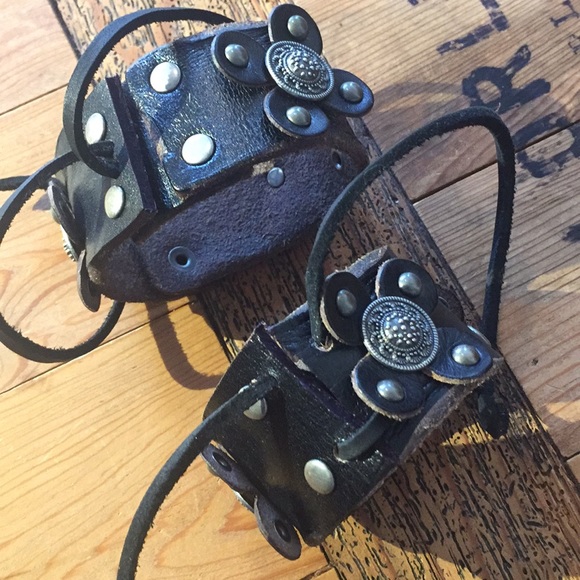 Upcycled leather cuff - Picture 5 of 8